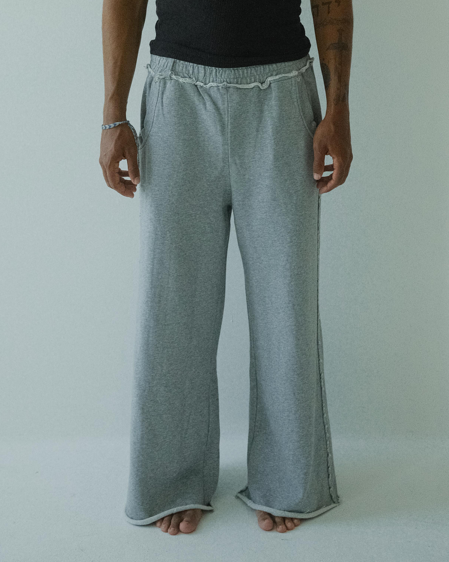 RAW EDGE BAGGY SWEATS