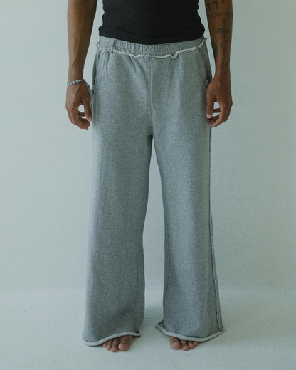 RAW EDGE BAGGY SWEATS